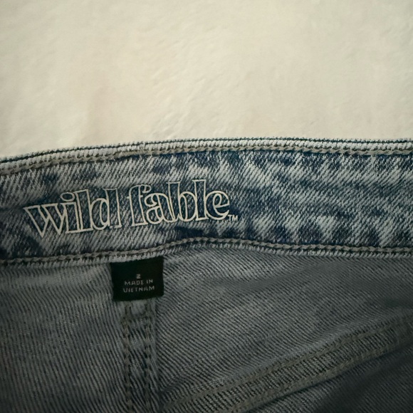 Wild Fable High Rise Distressed Mom Jeans Size 2 women’s - Picture 4 of 7